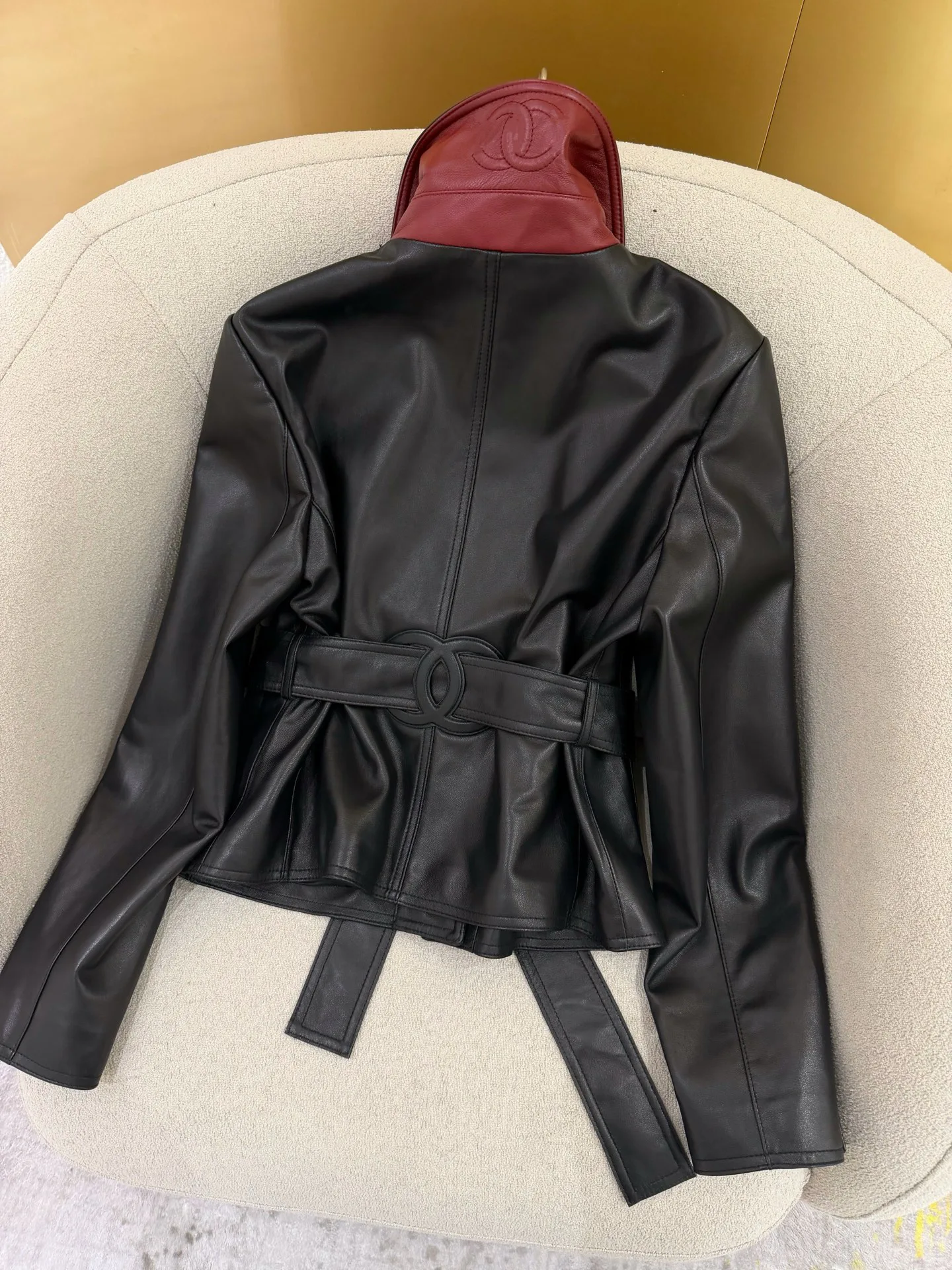 Кожаные Куртки И Дублёнки Женские Chanel 17802378