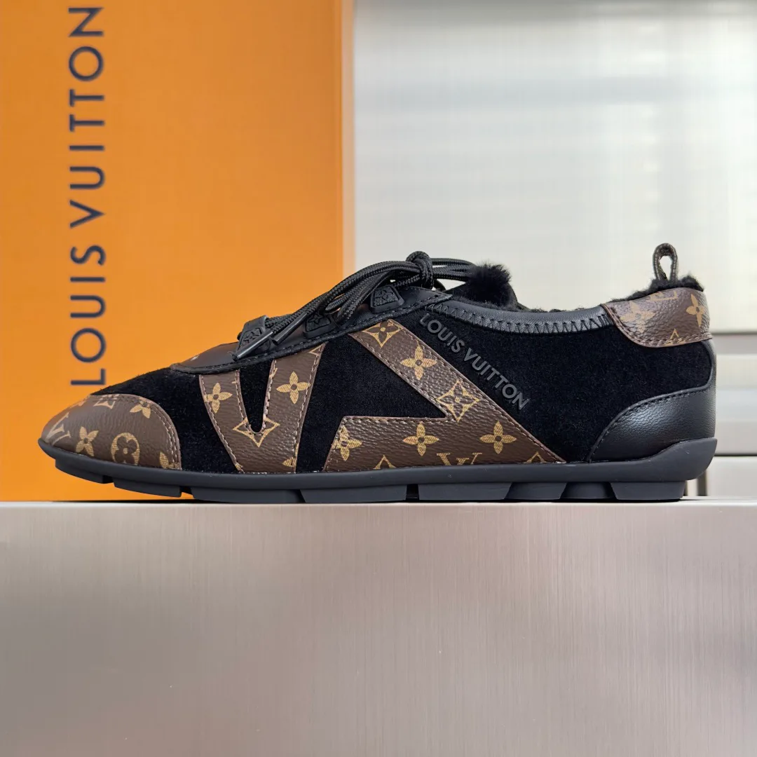 Кроссовки Женские Louis Vuitton 18719570