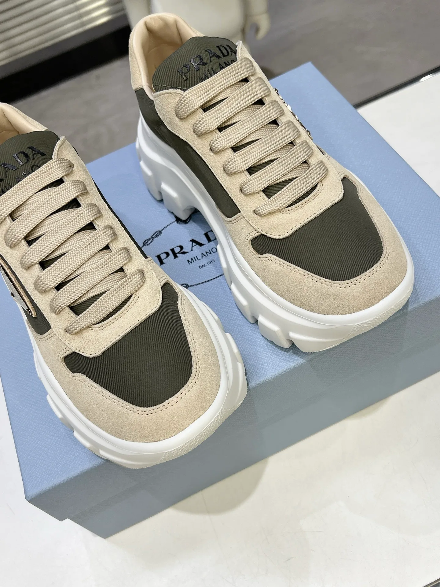 Кроссовки Женские Prada 17371785