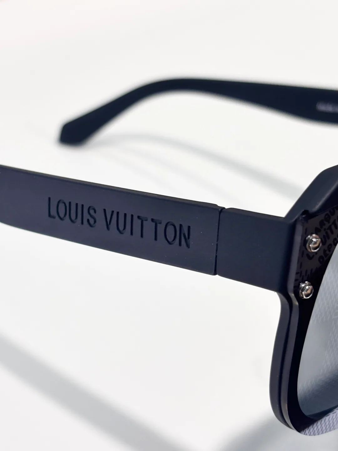 Очки Louis Vuitton 18196735
