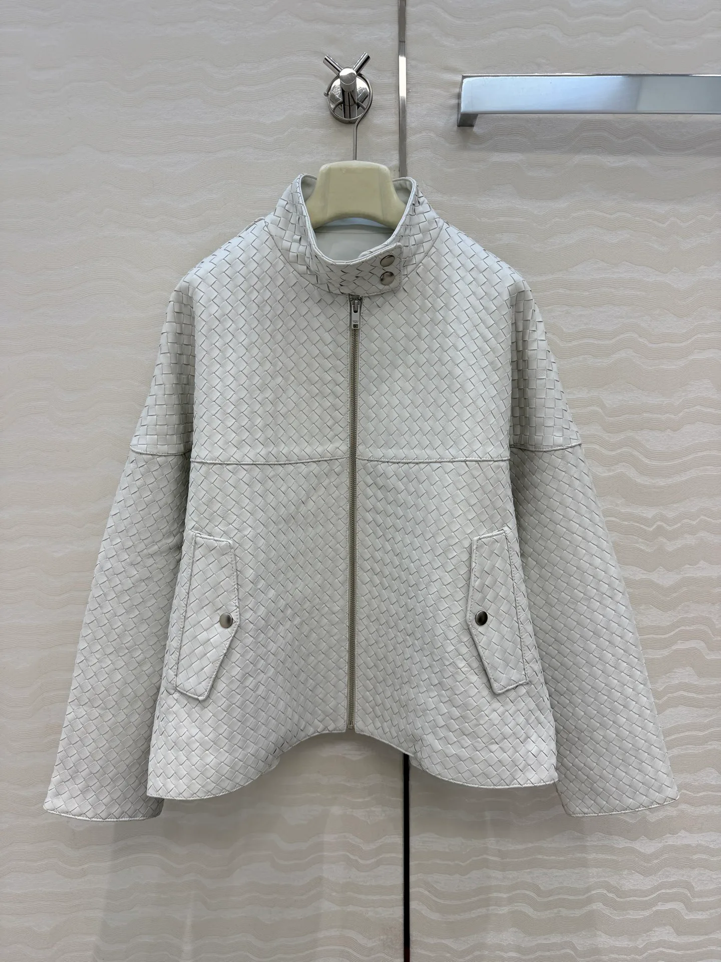 Кожаные Куртки И Дублёнки Женские Bottega Veneta 18890995