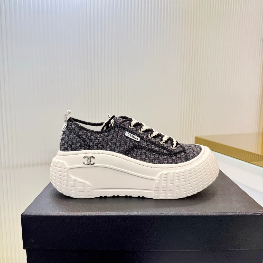 Кроссовки Женские Chanel 18366990