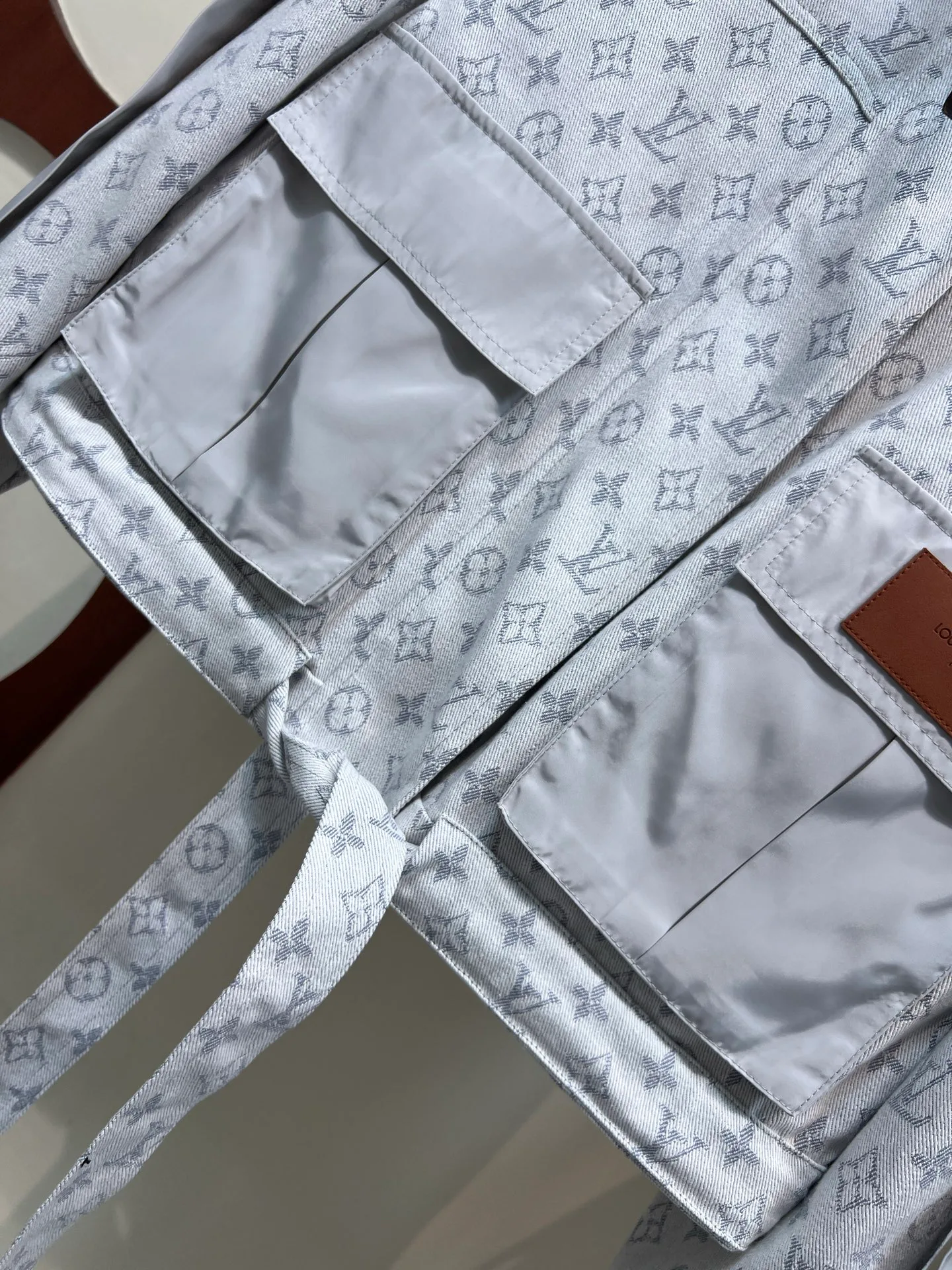 Куртки И Пуховики Женские Louis Vuitton 18408135