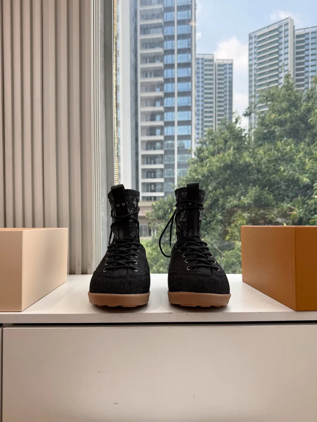 Кроссовки Женские Louis Vuitton 18727408