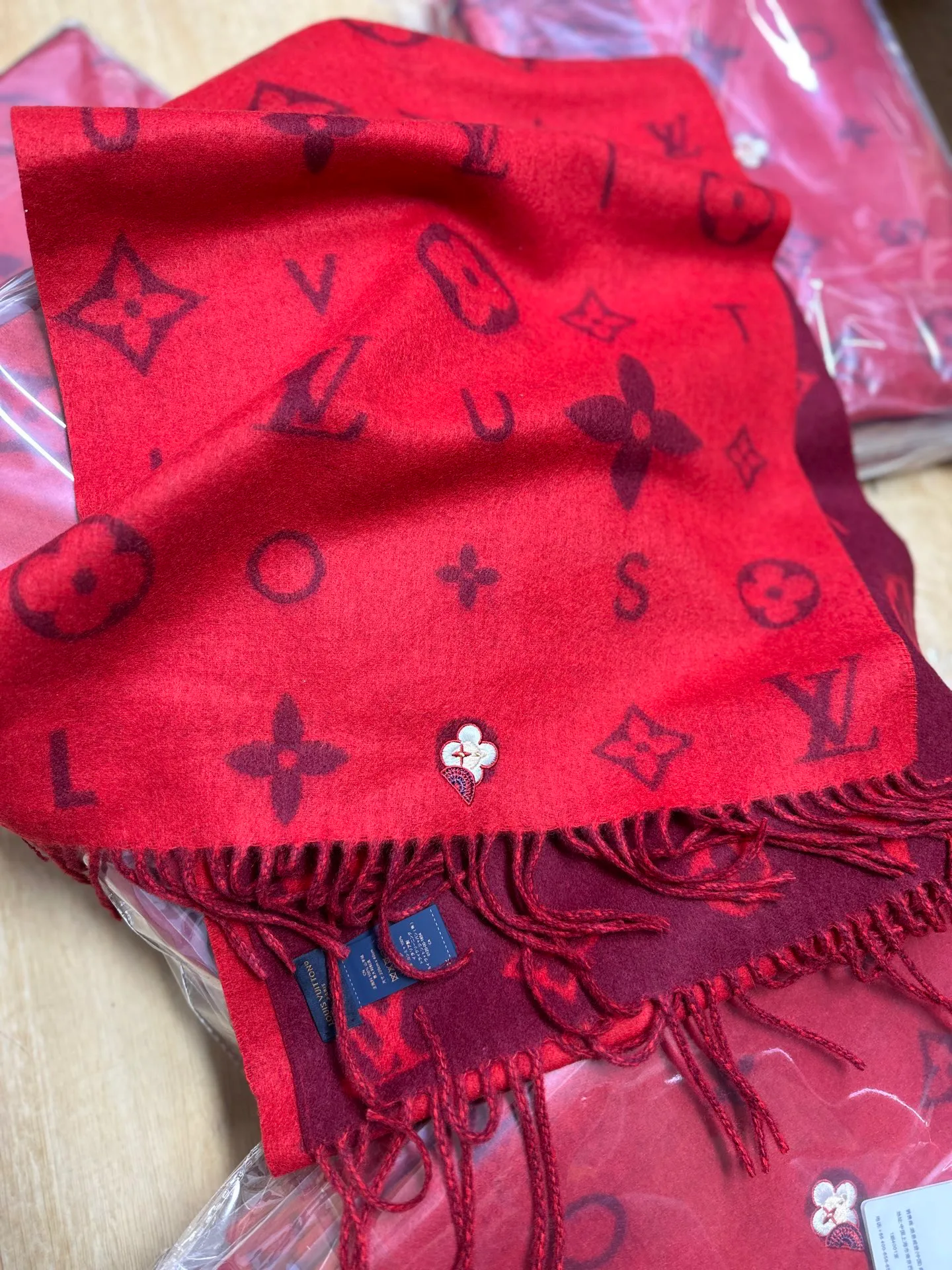 Шарфы Louis Vuitton 18426915