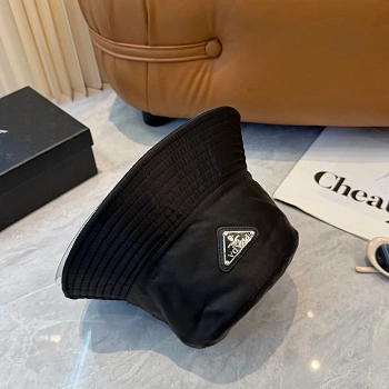 Головные Уборы Prada 13418589