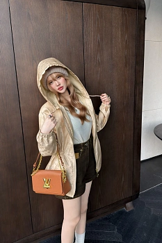 Куртки И Пуховики Женские Louis Vuitton 1675902