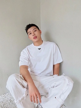 Футболки Женские Prada 17775