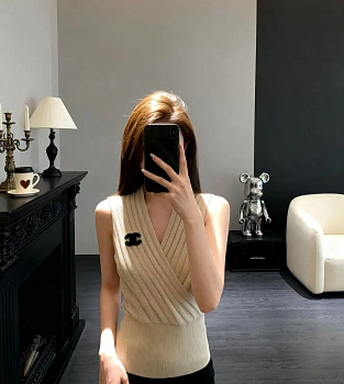 Жилеты Женские Chanel 11417111