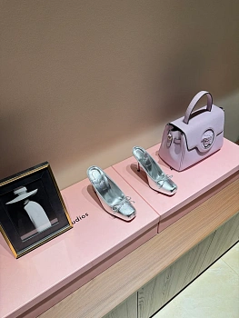 Туфли Женские Christian Louboutin 5737595