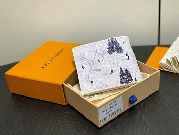 Кошельки Louis Vuitton 84000