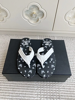 Шлепанцы Женские Chanel 11909738