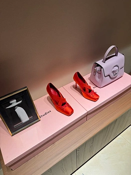 Туфли Женские Christian Louboutin 655705