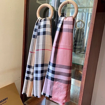 Шарфы Burberry 832097