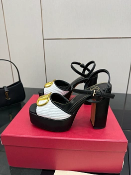 Босоножки Женские Valentino 13241317