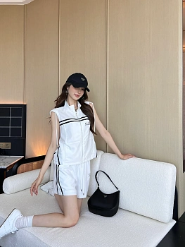 Жилеты Женские Prada 11618013